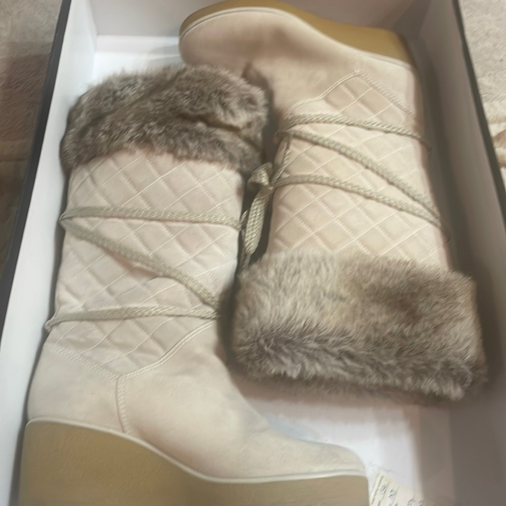 Marc Jacob Ivory Suede tall boots with fur cuff and lining . Size 7.